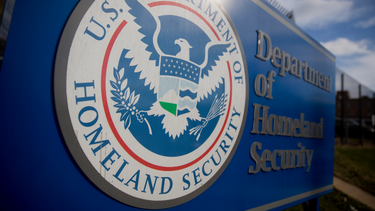 departamento de seguridad nacional contratara 15.000 nuevos agentes  para reforzar la seguridad migratoria