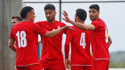 Mehdi Taremi (derecha) celebra con sus compañeros de Irán tras anotar el segundo gol en un amistoso contra Costa Rica, en Antalya, el martes 31 de marzo de 2026. (AP Foto/Riza Ozel)