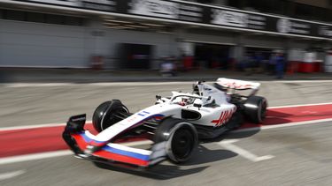 F1: Haas elimina referencias a patrocinador ruso en su auto