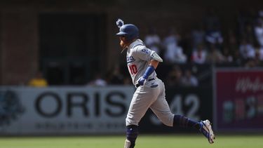 Dodgers aplastan a Padres y aseguran boleto en playoffs