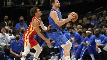 Doncic y Brunson lideran a Mavericks ante erráticos Hawks