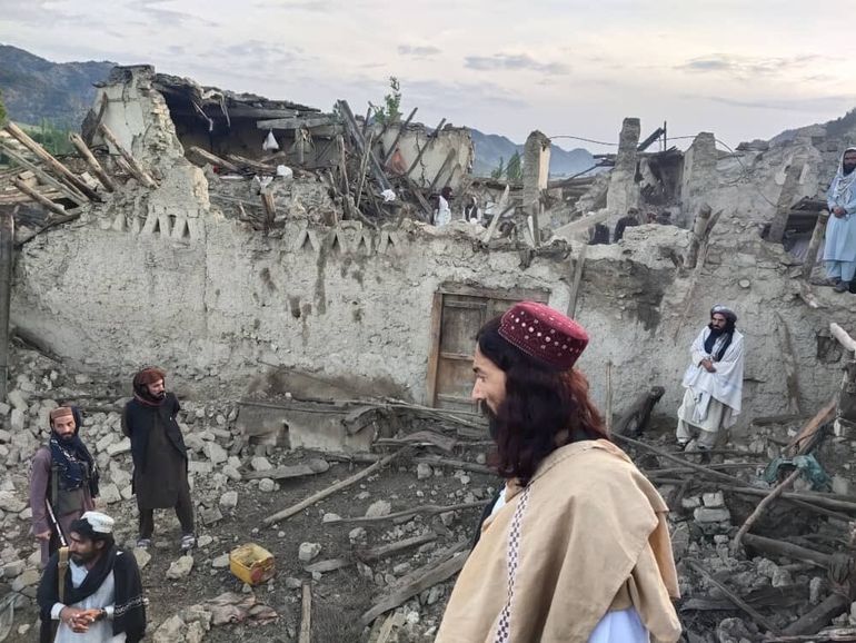Medio: Sismo deja al menos 155 muertos en este de Afganistán