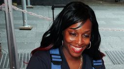 bombera sale por primera vez en calendario de ny