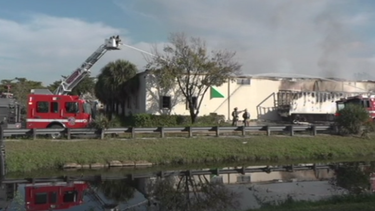 incendio consumio un almacen entero en fort lauderdale