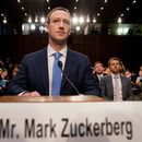 Zuckerberg sale ileso de su primer día de comparecencias