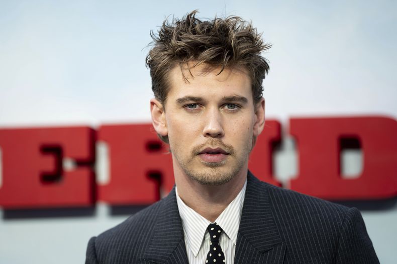 Austin Butler posa a su llegada a la función de The Bikeriders en Londres el martes 11 de junio de 2024. (Foto Scott A Garfitt/Invision/AP)
