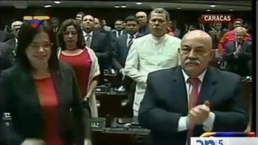 americateve | En medio de insultos y vejaciones, la conocida diputada opositora María Corina Machado denunció que fue en La Habana donde se tomó la decisión de impedir la renovación del Parlamento venezolano