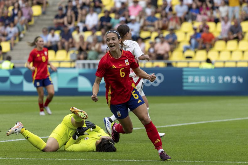 ARCHIVO - Aitana Bonmatí, de España, festeja su gol durante un partido del Mundial ante Japón, el jueves 25 de julio de 2024, en Nantes, Francia (AP Foto/Jeremías González, archivo)