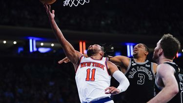 Con 38 puntos de Brunson, Knicks superan a los Spurs