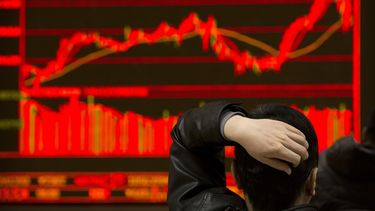 dow pasa de perder 567 puntos a ganar 567
