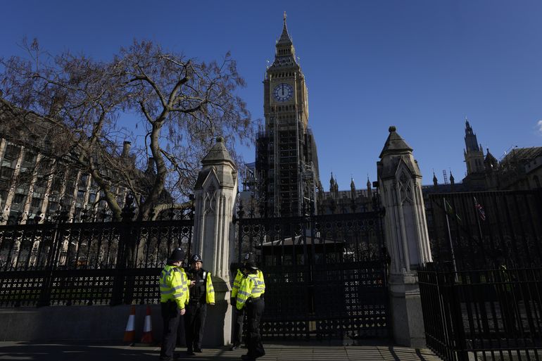 Político británico acusa a gobierno de chantaje