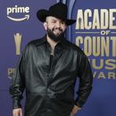ARCHIVO - Carín León llega a la 59a entrega anual de los Premios de la Academia de Musica Country el 16 de mayo de 2024, en el Ford Center en Frisco, Texas. León se adentra en el country en su álbum “Boca Chueca, Vol. 1”. (Foto AP/LM Otero)