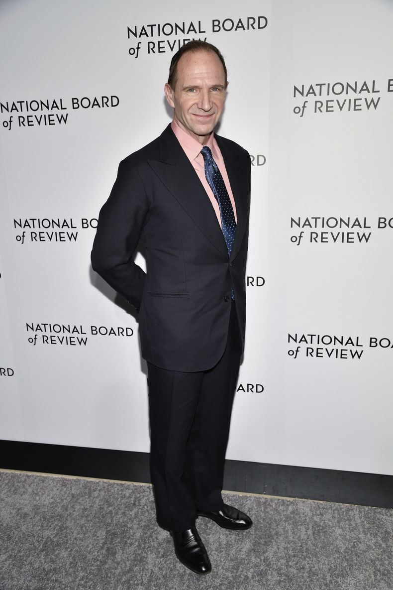 Ralph Fiennes asiste a la gala de premios de la Junta Nacional de Revisión en Cipriani 42nd Street el martes 7 de enero de 2025 en Nueva York.(Foto Evan Agostini/Invision/AP)
