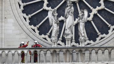 varios tesoros de notre dame se salvan del fuego