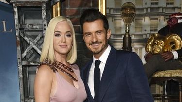 katy perry confeso que esta luchando por cumplir un pacto con orlando bloom : no puedo ceder