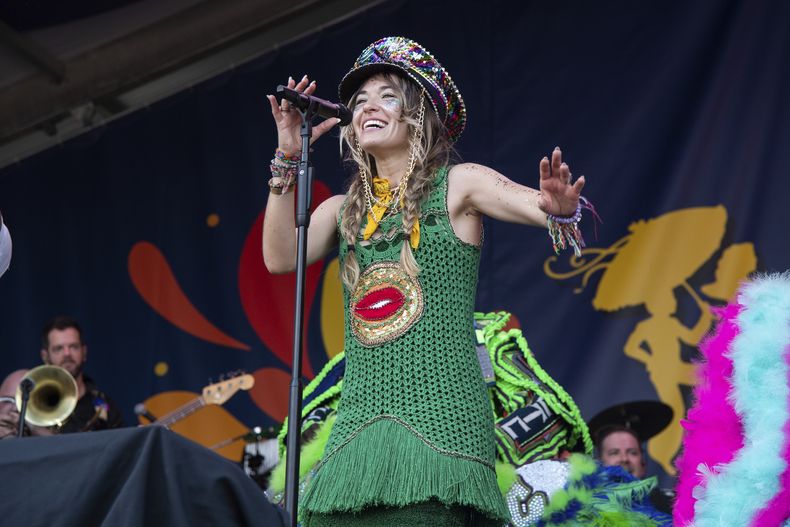ARCHIVO - Lauren Daigle actúa en el Festival de Jazz y Patrimonio de Nueva Orleans el 7 de mayo de 2022 en Nueva Orleans. (Foto Amy Harris/Invision/AP, archivo)