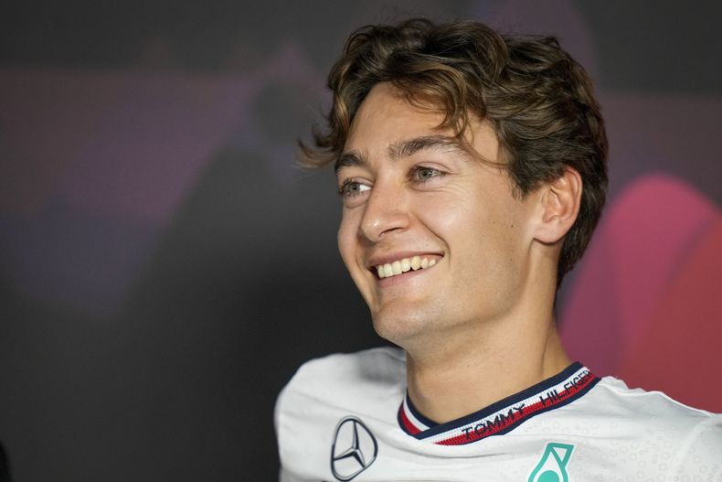 George Russell de Mercedes durante una rueda de prensa previo al Gran Premio de Arabia Saudí, en Yeda, el miércoles 6 de marzo de 2024. (AP Foto/Darko Bandic)