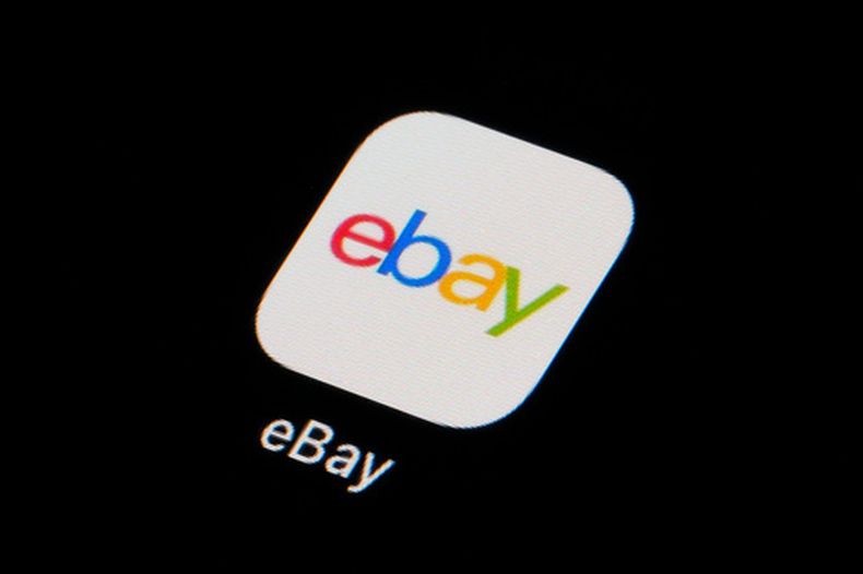El logo de eBay en un smartphone en Marple Township, Pensilvania, el 28 de febrero del 2023 (AP foto/Matt Slocum)