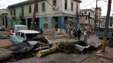 muere electrocutado un adolescente mientras desenredaba cables caidos tras el tornado en la habana