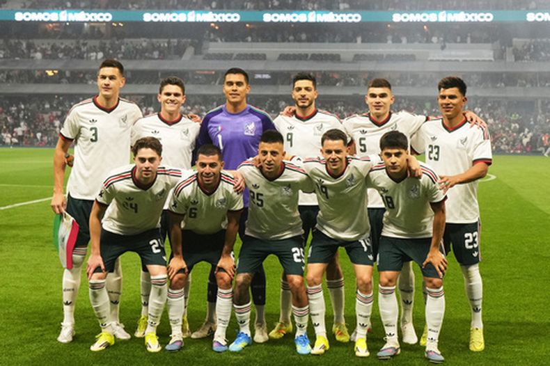 ARCHIVO - El once titular de México previo a un amistoso contra Portugal, el sábado 28 de marzo de 2026, en la Ciudad de México. (AP Foto/Fernando Llano)
