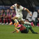 Sergiño Dest, de Estados Unidos, recibe una falta de Edson Álvarez, de México, en la semifinal de la Liga de Naciones de la CONCACAF, el jueves 15 de junio de 2023 en Las Vegas (AP Foto/John Locher)