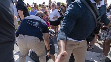 joe biden se cayo de la bicicleta mientras paseaba por delaware: estoy bien