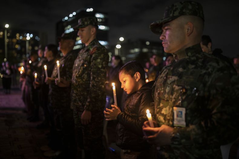 AMS-GEN COLOMBIA-HOMENAJE A MILITARES