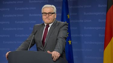 americateve | El ministro alem&aacute;n del Exterior, Frank-Walter Steinmeier, habla durante una conferencia de prensa despu&eacute;s de una reuni&oacute;n de emergencia entre ministros del Exterior de la Uni&oacute;n Europea en Bruselas, el lunes 3 de marzo de 2014. (