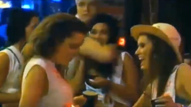 americateve | Los jóvenes muchas veces no miden las consecuencias de sus actos. Esto incluye las prácticas sexuales bastante arriesgadas.