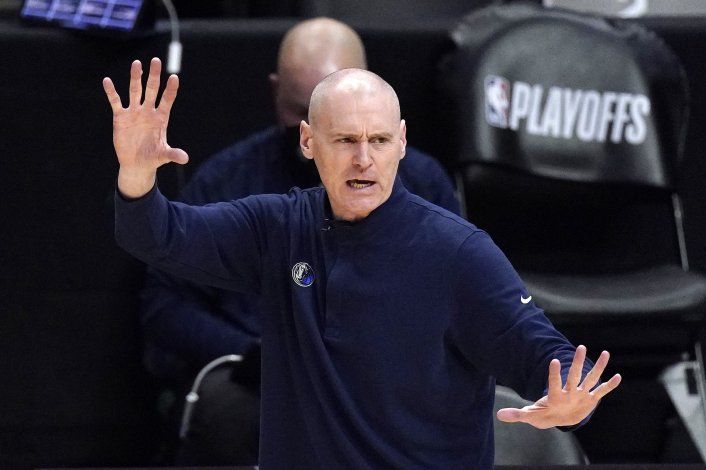 Rick Carlisle renuncia como entrenador de los Mavericks