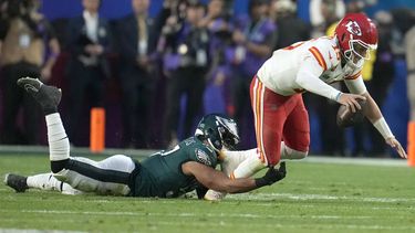 eagles dominan 24-14 ante chiefs al descanso del super bowl