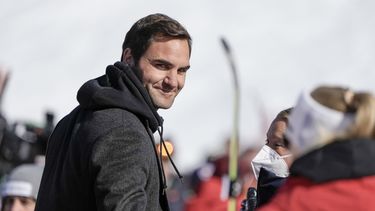 Federer dice que no regresará antes de fines del verano