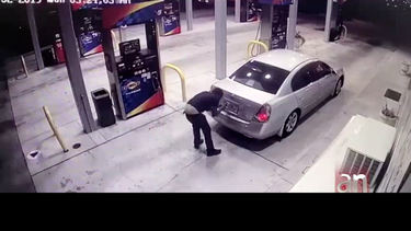 arrestan a un hombre involucrado en robo de un auto a mano armada