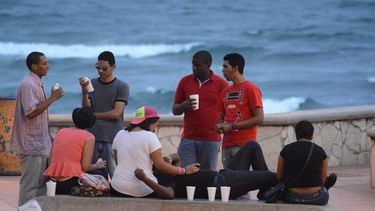 americateve | Para el régimen, esa nueva "señal de identidad" de los cubanos ha devenido  negocio redondo.