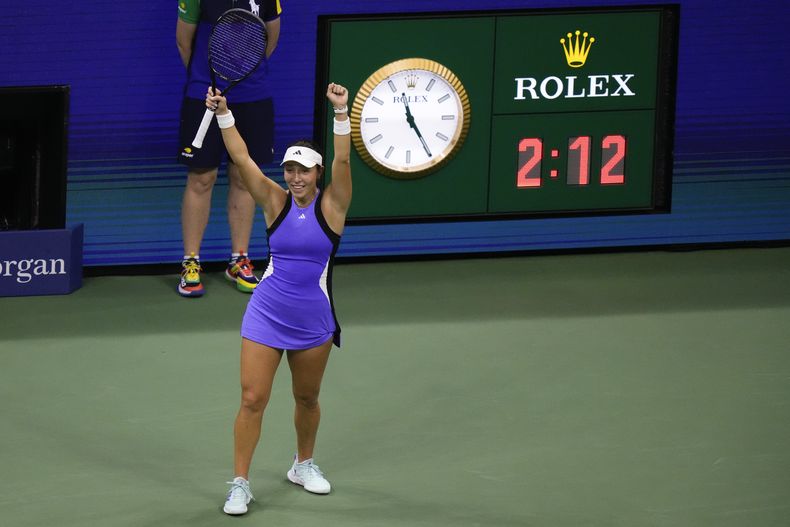 La estadounidense Jessica Pegula reacciona al vencer a la checa Karolina Muchova en la semifinal del Abierto de Estados Unidos el jueves 5 de septiembre del 2024. (AP Foto/Frank Franklin II)