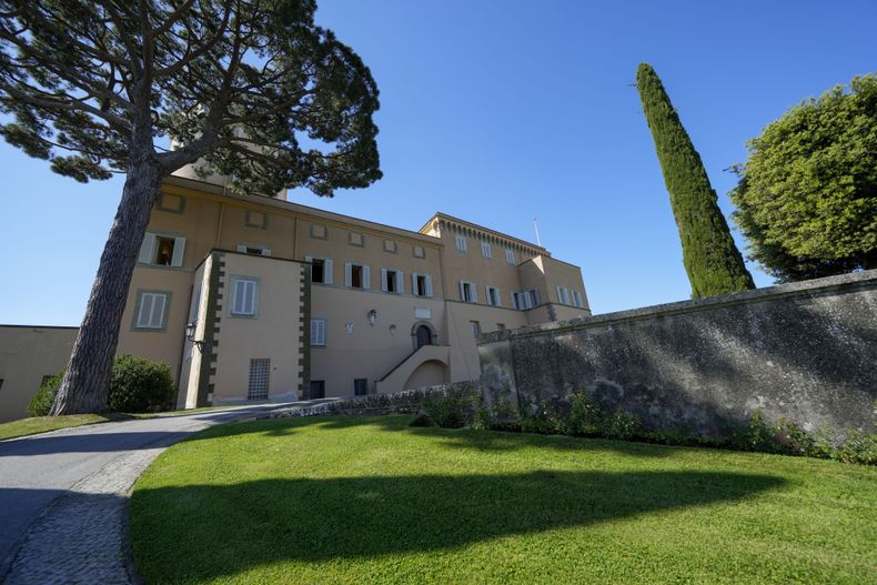 ARCHIVO - Vista del Palacio papal en Castel Gandolfo, a unos 30 kms al sureste de Roma, el 29 de mayo de 2021. (AP Foto/Andrew Medichini, archivo)