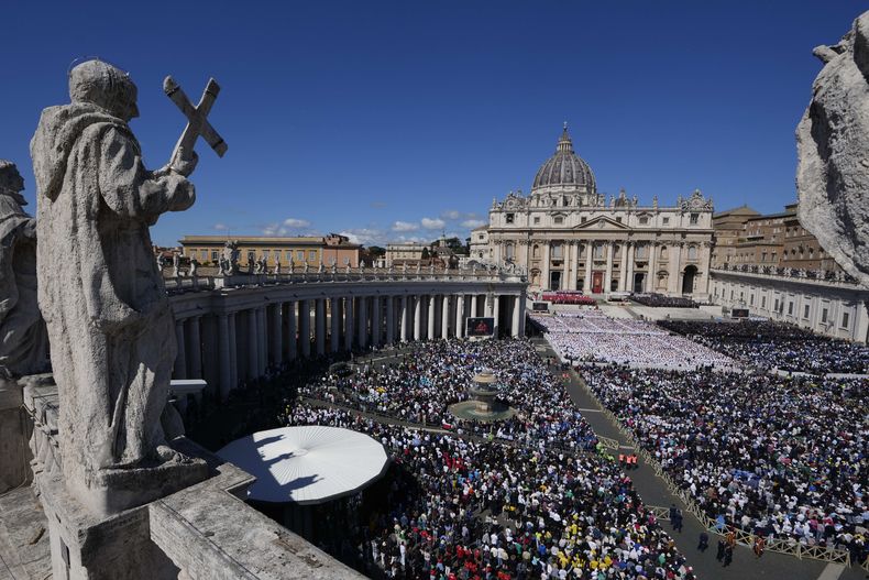 Vista del funeral del papa Francisco en la Plaza de San Pedro en el Vaticano, el sábado 26 de abril de 2025. (AP Foto/Gregorio Borgia)