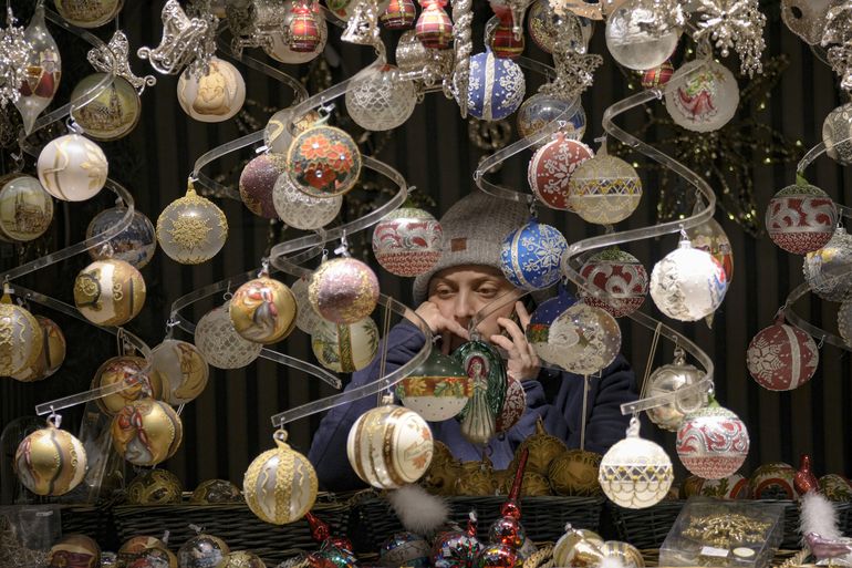 Mercados navideños abren con reparos por contagios en Europa