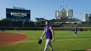 El lanzador Tarik Skubal de los Dodgers de Los Ángeles tras un calentamiento previo a un juego contra los Cachorros de Chicago, el lunes 3 de agosto de 2026, en Chicago. (AP Foto/David Banks)