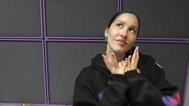 La cantautora colombiana Elsa y Elmar posa para una fotografía para promocionar su álbum Palacio, en la Ciudad de México, el lunes 9 de septiembre de 2024. (Foto AP/Berenice Bautista)
