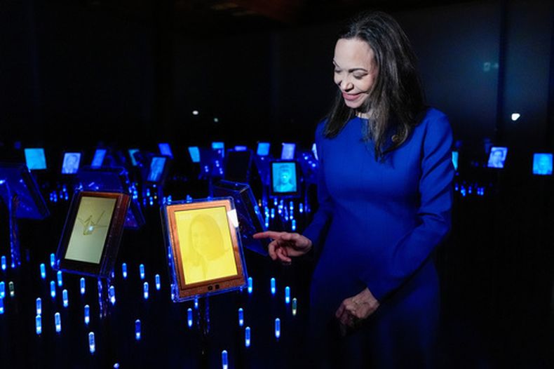 La ganadora del Nobel de la Paz, María Corina Machado, asiste a la inauguración de la exposición oficial del Premio Nobel de la Paz en el Centro Nobel de la Paz en Oslo, Noruega, el jueves 11 de diciembre de 2025. (Lise Aserud/NTB Scanpix vía AP)