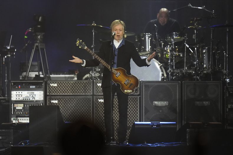 Paul McCartney durante su concierto en el Corona Capital en la Ciudad de México el domingo 17 de noviembre de 2024. (Foto AP/Eduardo Verdugo)