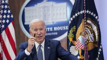 golpes a la economia afectan a biden en las encuestas