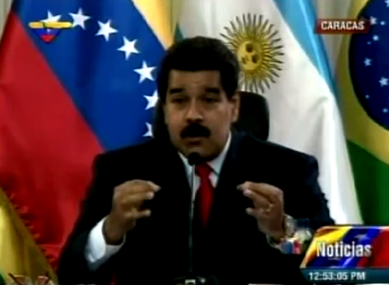 Maduro dio a conocer la información en su reunión con cancilleres y representantes de la Unión de Naciones Suramericanas (Unasur) desde el Palacio de Miraflores. No dio a conocer la identidad de los generales de la aviación e indicó que están a la orden d