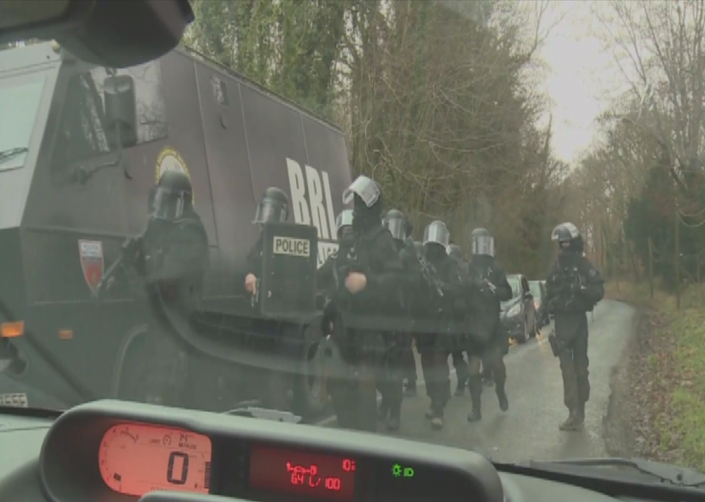 Policía francesa tras la pista de los dos terroristas.png