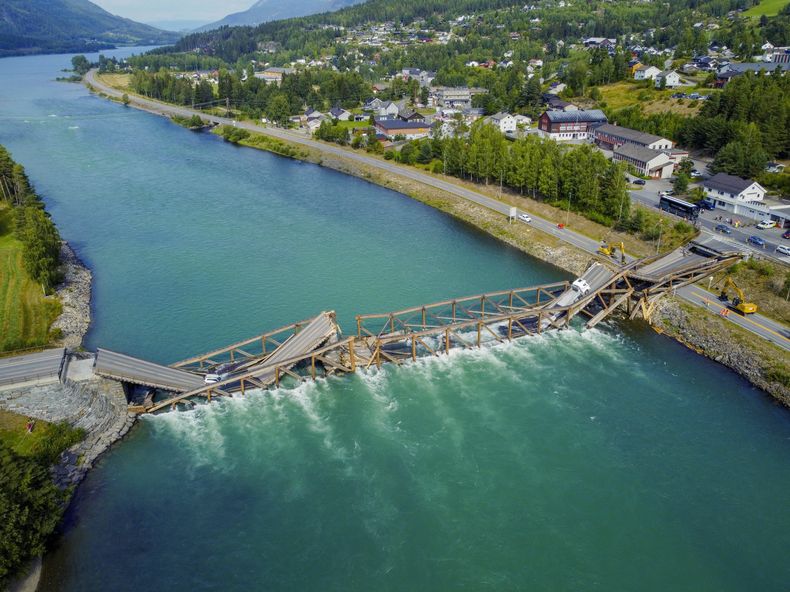 EUR-GEN NORUEGA-PUENTE COLAPSADO