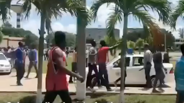 [video] regimen reconoce violentos incidentes entre policia y estudiantes congoleses
