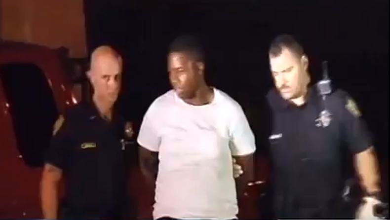 Se desata una persecución policial cuando dos hombres intentan asaltar a varias personas en Miami Beach.