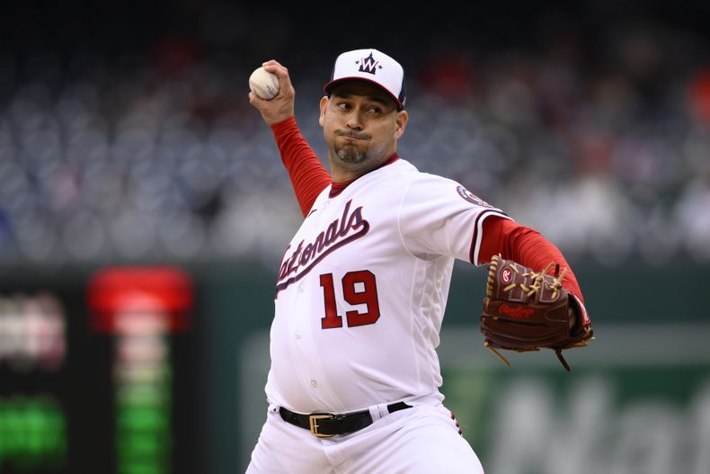 El abridor de los Nacionales de Washington, el venezolano Aníbal Sánchez, trabaja en el primer partido de una doble cartelera ante los Filis de Filadelfia, el sábado 1 de octubre de 2022, en Washington. (AP Foto/Nick Wass, Archivo)