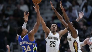 Bucks se sostienen y superan por 128-1119 a Pelicans